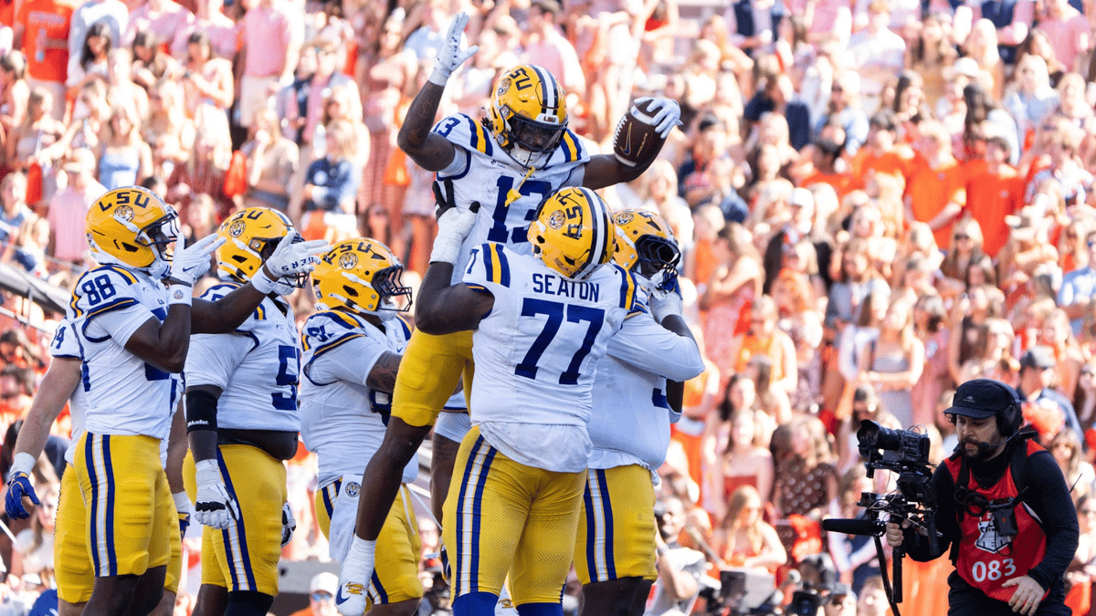 LSU RB Dilin Jones celebrates a touchdown in the blowout win over Auburn (Photo: USA TODAY Network via Reuters Connect)